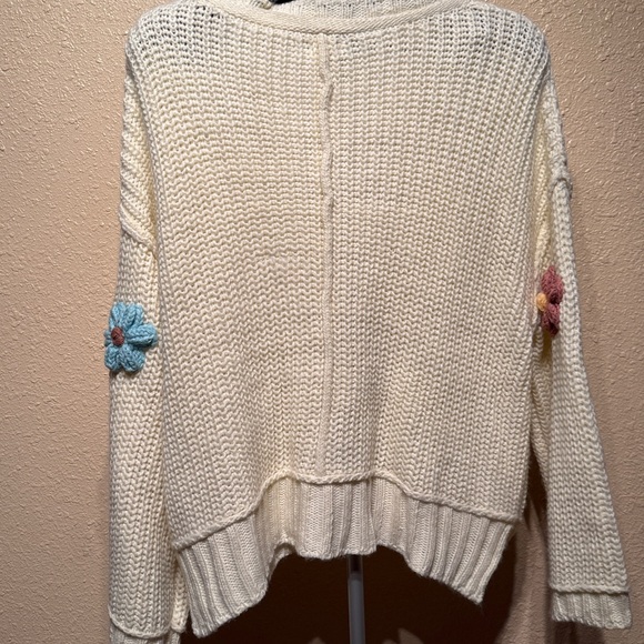 POL oversized chunky knit cream floral V-neck sweater colorful 3D crochet flower - Picture 9 of 13